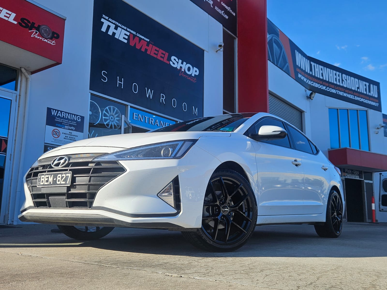 HYUNDAI WITH ROMAC WHEELS |  | HYUNDAI