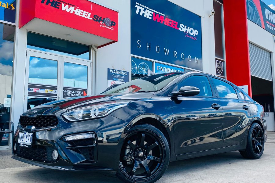 KIA WITH HR 556 WHEELS  |  | KIA
